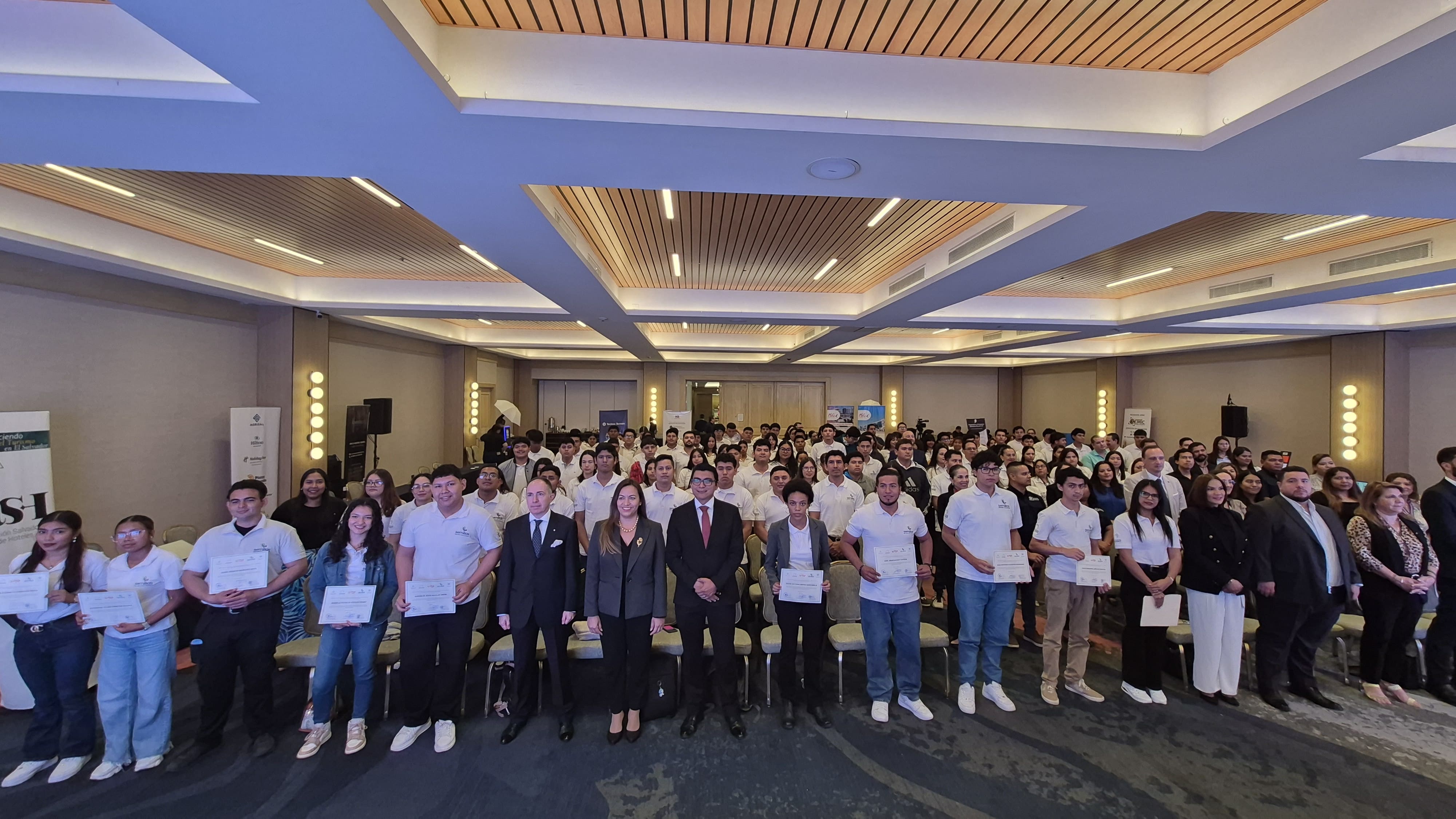 ITCA-FEPADE GRADÚA A 117 JÓVENES DEL PROGRAMA SEMILLAS