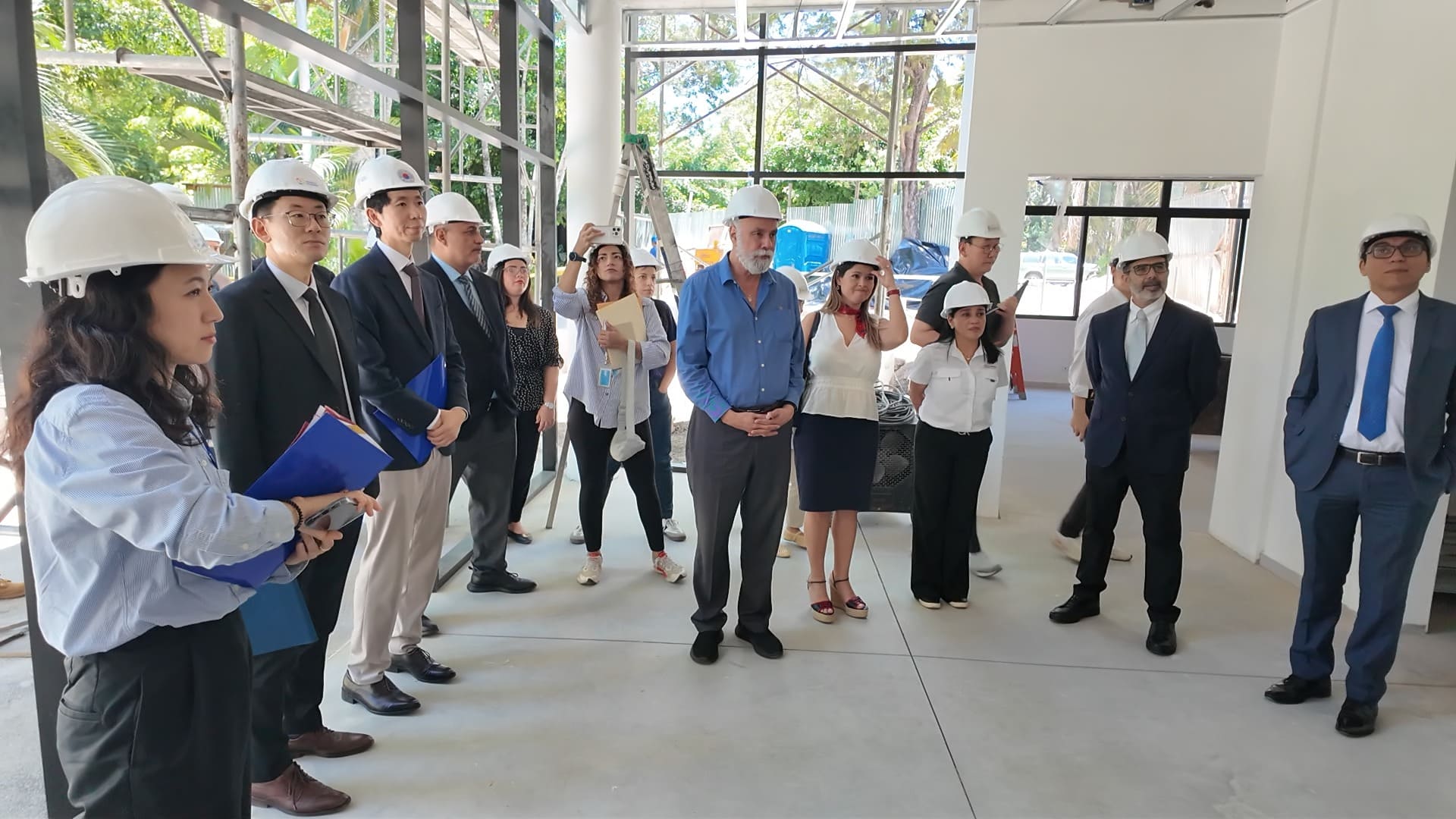 ITCA-FEPADE RECIBE VISITA DE KOICA, EMBAJADA DE COREA Y ESCO PARA CONOCER AVANCES DE NUEVO EDIFICIO