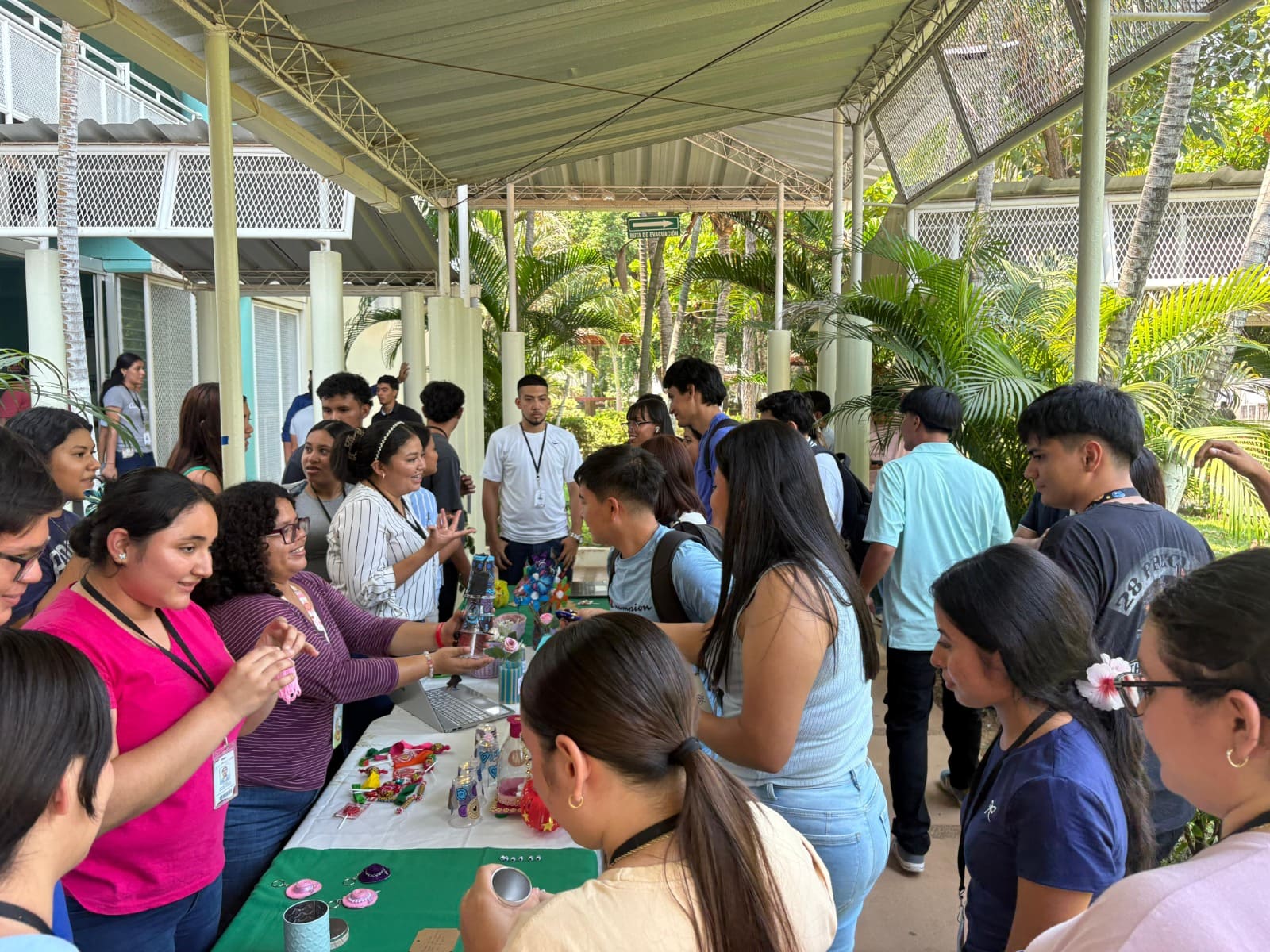 EN CONMEMORACIÓN DEL DÍA MUNDIAL DEL RECICLAJE, ESTUDIANTES DE ITCA-FEPADE