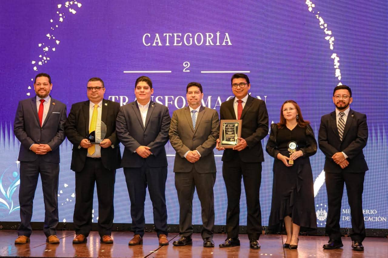 ITCA-FEPADE RECIBIÓ EL PRIMER Y TERCER LUGAR EN LOS PREMIOS A LA EXCELENCIA DE LA EDUCACIÓN SUPERIOR 2026, ORGANIZADOS POR EL MINISTERIO DE EDUCACIÓN, CIENCIA Y TECNOLOGÍA