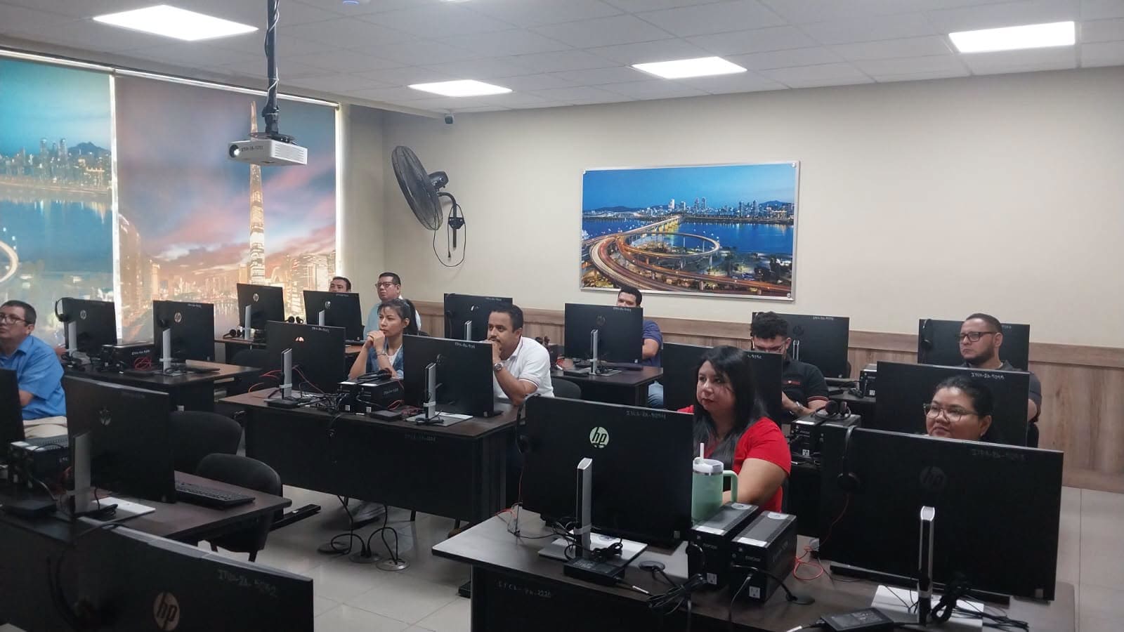 DOCENTES DE ITCA ZACATECOLUCA SE ACTUALIZAN EN INTELIGENCIA ARTIFICIAL Y COMPETENCIAS DIGITALES