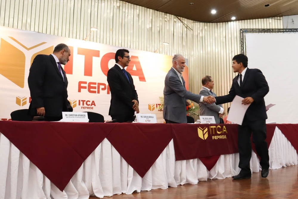 GRADUAMOS LA PRIMERA COHORTE DE TÉCNICOS EN MECÁNICA Y ELECTROMOVILIDAD AUTOMOTRIZ DE CENTROAMÉRICA