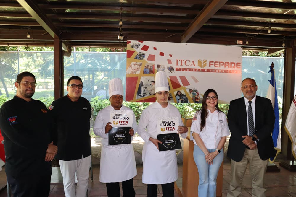 FERNANDO Y DEBBY DE 2FIFTY COMPARTIERON SU EXPERIENCIA CON NUEVAS GENERACIONES DE ITCA-FEPADE