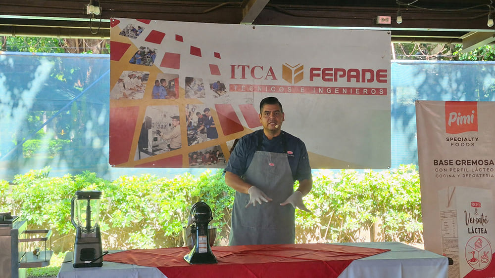 CHEF LUIS MIGUEL CORTÉS DE RICH’S COMPARTE SU EXPERIENCIA CON ESTUDIANTES DE GASTRONOMÍA