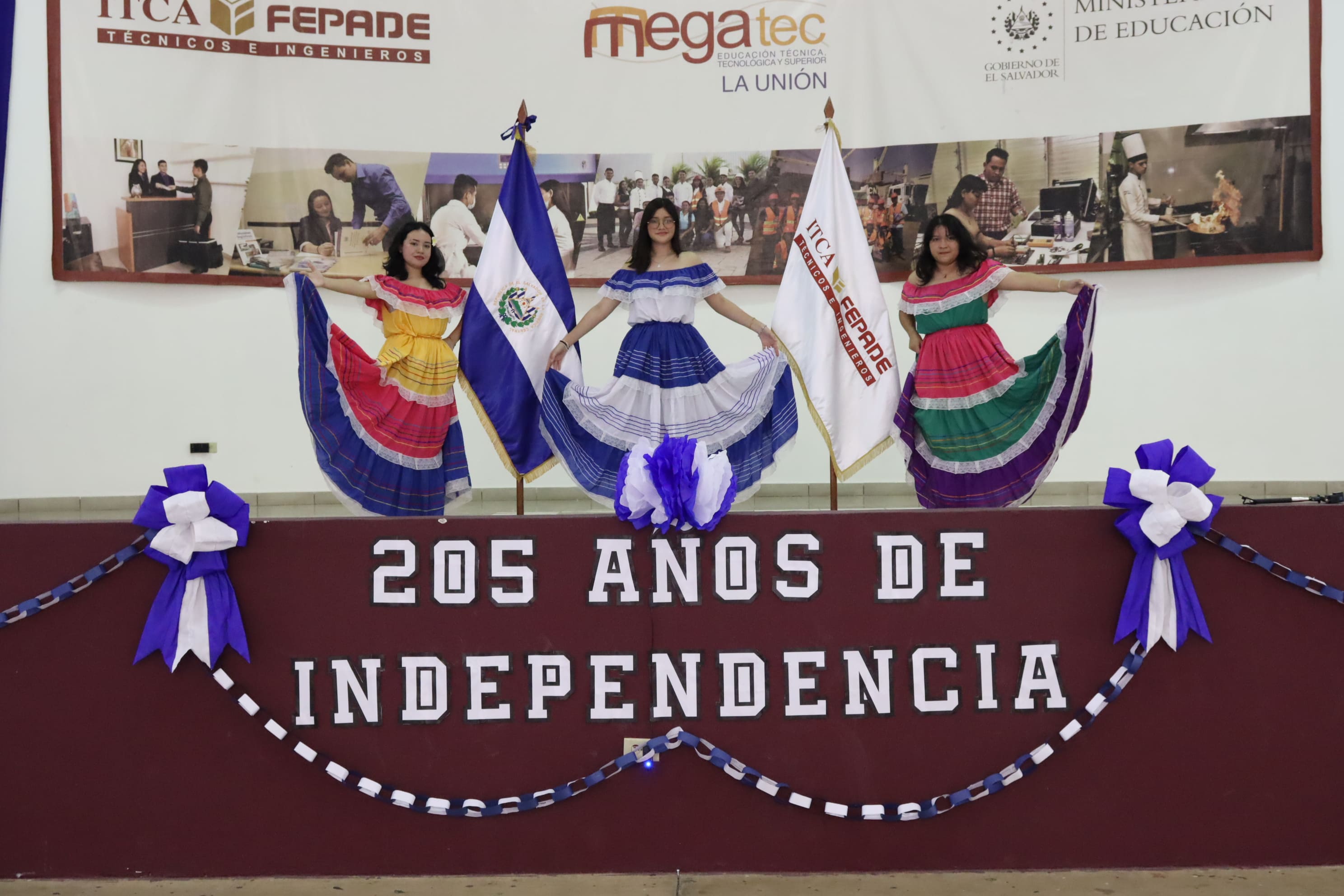 ¡CELEBRAMOS 205 AÑOS DE INDEPENDENCIA PATRIA!